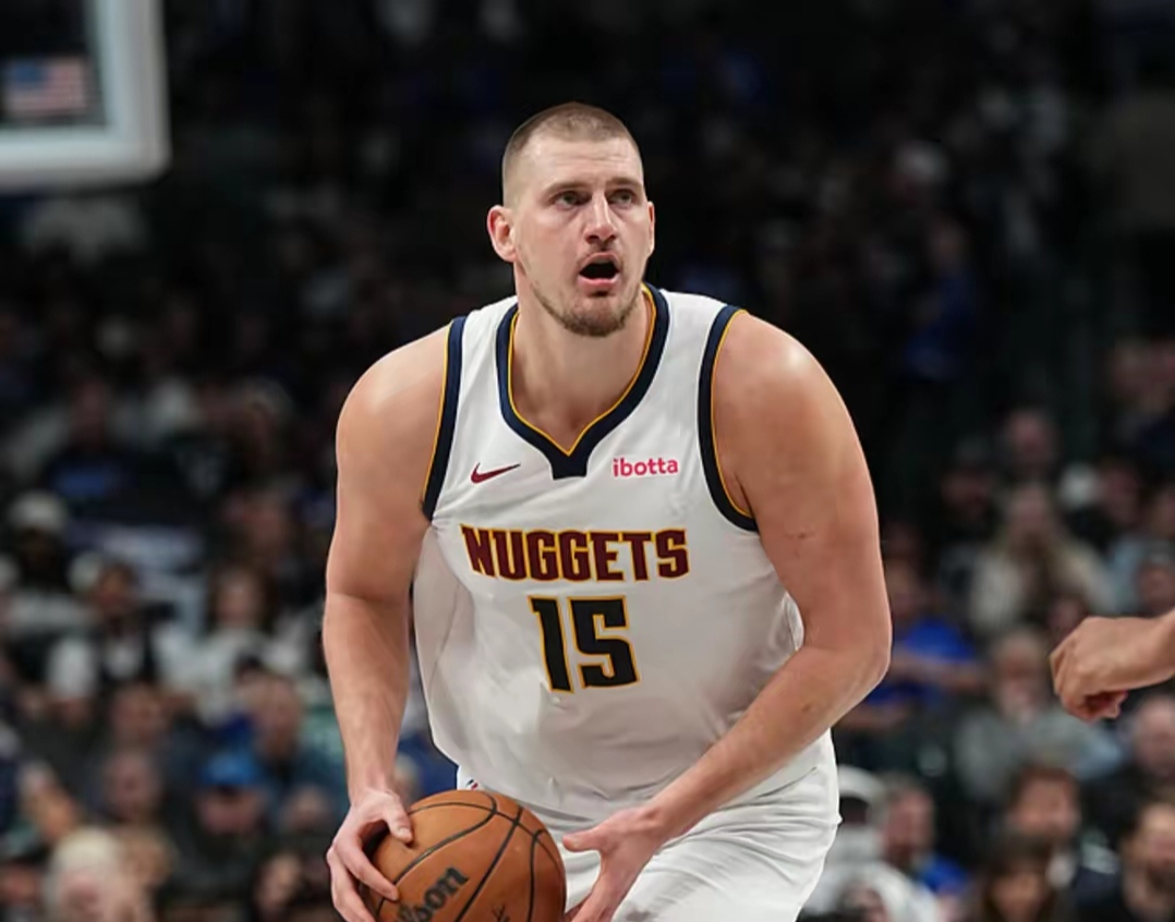 穆雷重返赛场,重要助攻首场状态出色,独行侠观众沸腾! 穆雷重返赛场,重要助攻首场状态出色,独行侠观众沸腾!