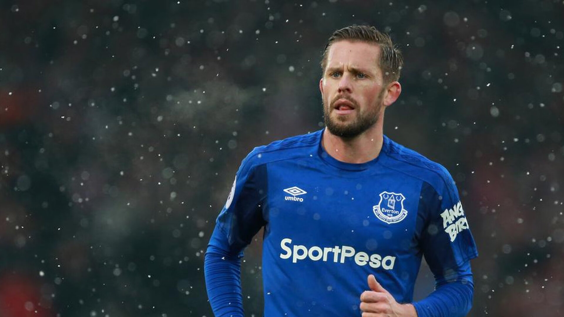 凯恩焦点对战，费德勒与60激战法国队分钟，出色防守胜负难料！观众掌声雷动