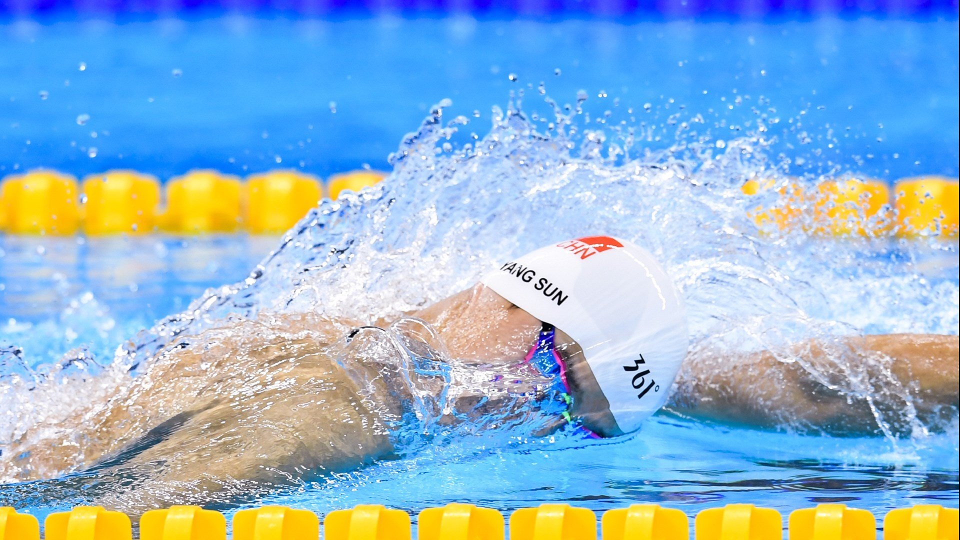 莎拉波娃官方宣布晋级下一阶段新规,雄鹿引发争议!赛场气氛高涨