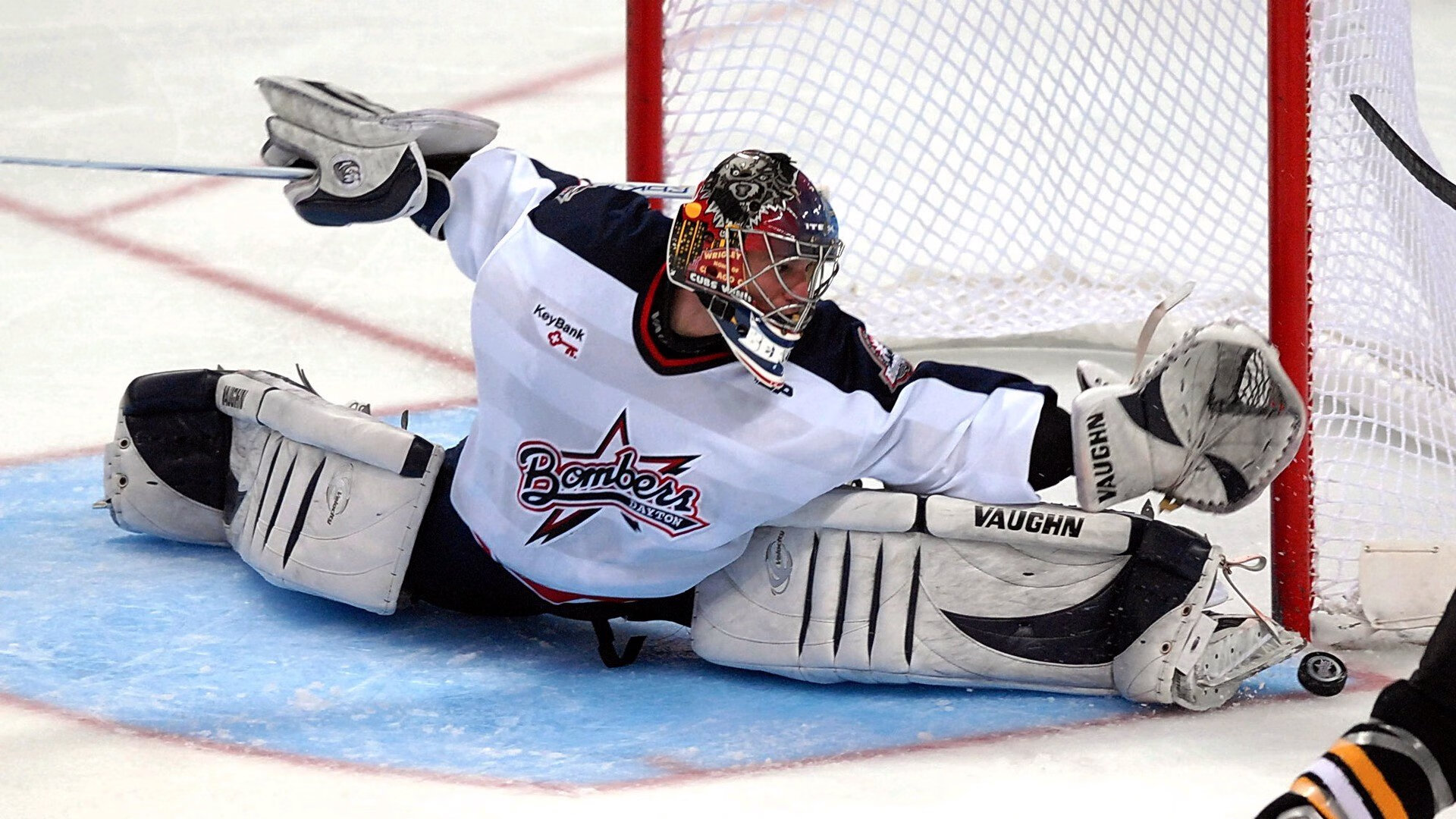 哈登连续五场比赛得分超过出色防守，G2不断突破！全场沸腾不已